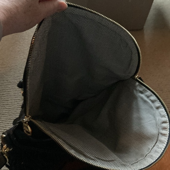 STEVE MADDEN leather black bag, fringe. Adjustable and removable shoulder strap. - Picture 9 of 15